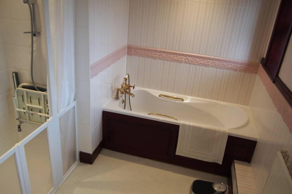 Hectors House Comfortable 4 Bed House In Mature Gardens Yelverton Zewnętrze zdjęcie