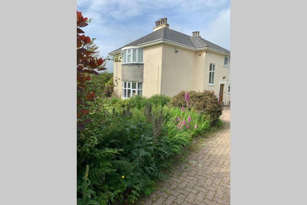 Hectors House Comfortable 4 Bed House In Mature Gardens Yelverton Zewnętrze zdjęcie