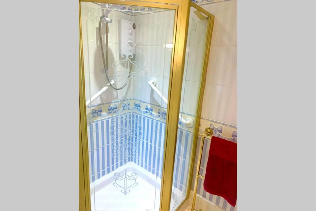 Hectors House Comfortable 4 Bed House In Mature Gardens Yelverton Zewnętrze zdjęcie